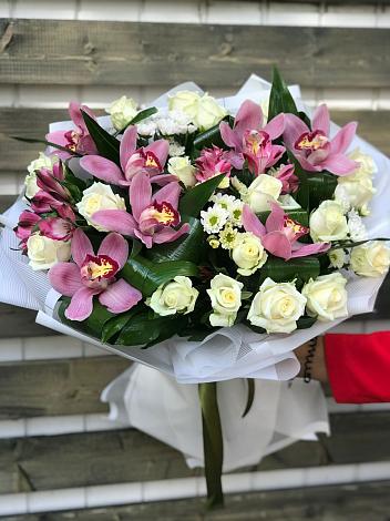 Букет цветов из: Розы и Хризантемы в Волгограде