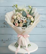 Букет цветов из:  Розы и Лизиантусы в Волгограде