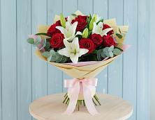 Букет цветов из:  Лилии и Розы в Волгограде