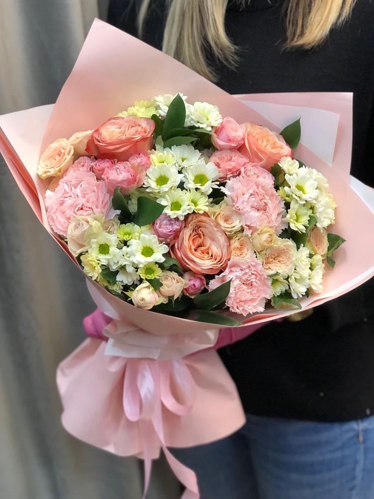 Букет нежные объятья в Волгограде Букет цветов из: Гвоздики, Розы и Хризантемы в Волгограде