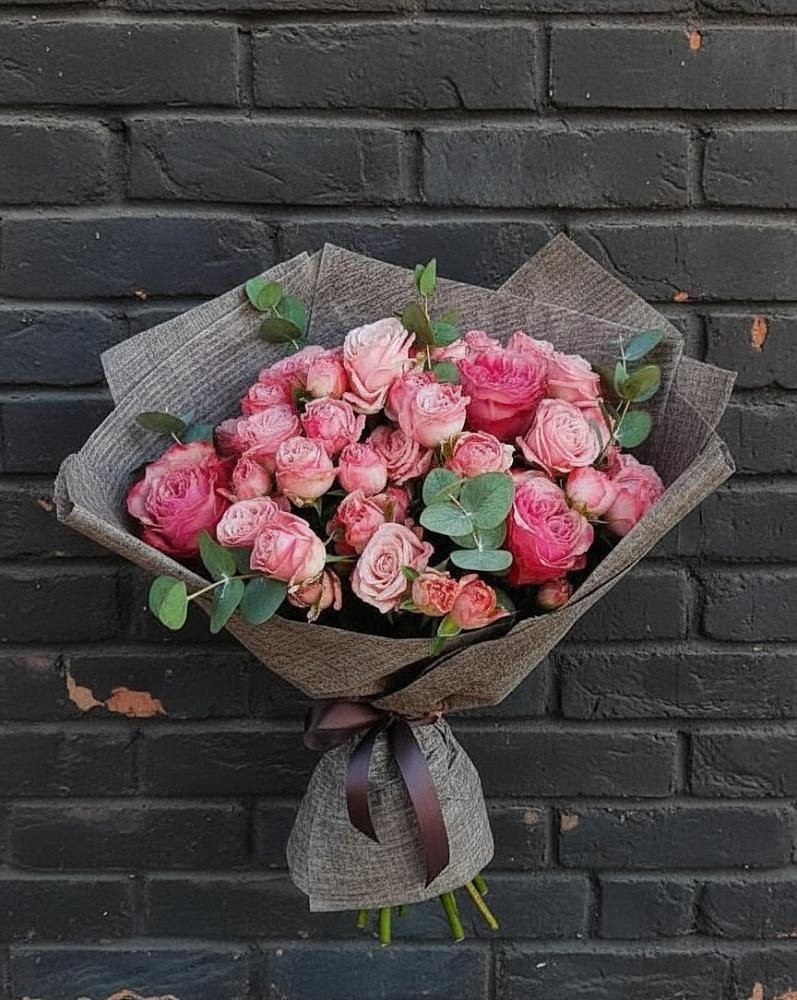 Букет розы в пальмах в Волгограде Букет цветов из: Розы в Волгограде