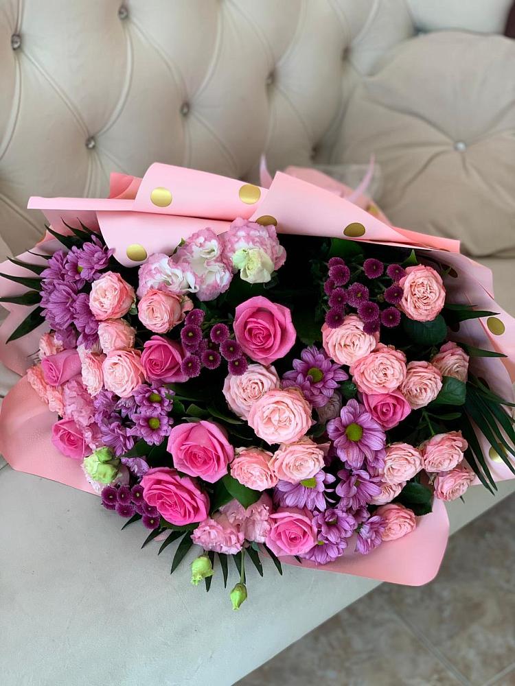 Букет цветов из: Хризантемы, Розы и Лизиантусы в Волгограде