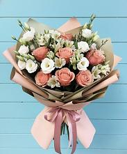 Букет цветов из:  Розы, Альстромерии и Лизиантусы в Волгограде