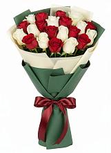 Букет Микс из красных и белых роз в Волгограде