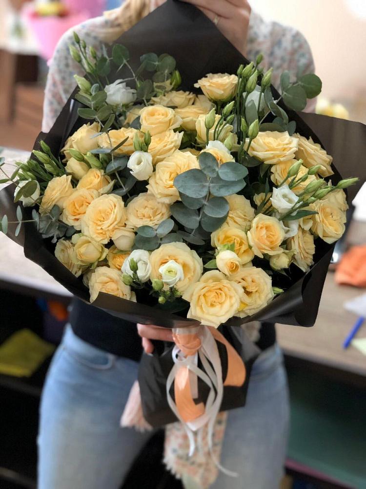 Букет цветов из: Розы и Лизиантусы в Волгограде