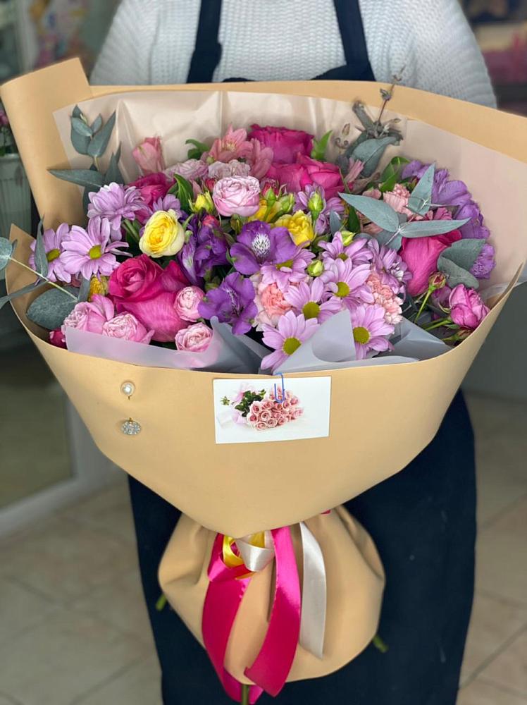 Букет вдохновленный любовью в Волгограде Букет цветов из: Хризантемы, Гвоздики и Альстромерии в Волгограде