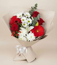 Букет поцелуй лета в Волгограде Букет цветов из:  Розы, Хризантемы, Герберы и Лилии в Волгограде