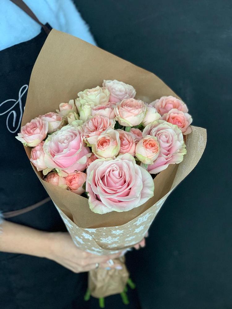 Букет ванильный зефир в Волгограде Букет цветов из: Хризантемы и Розы в Волгограде