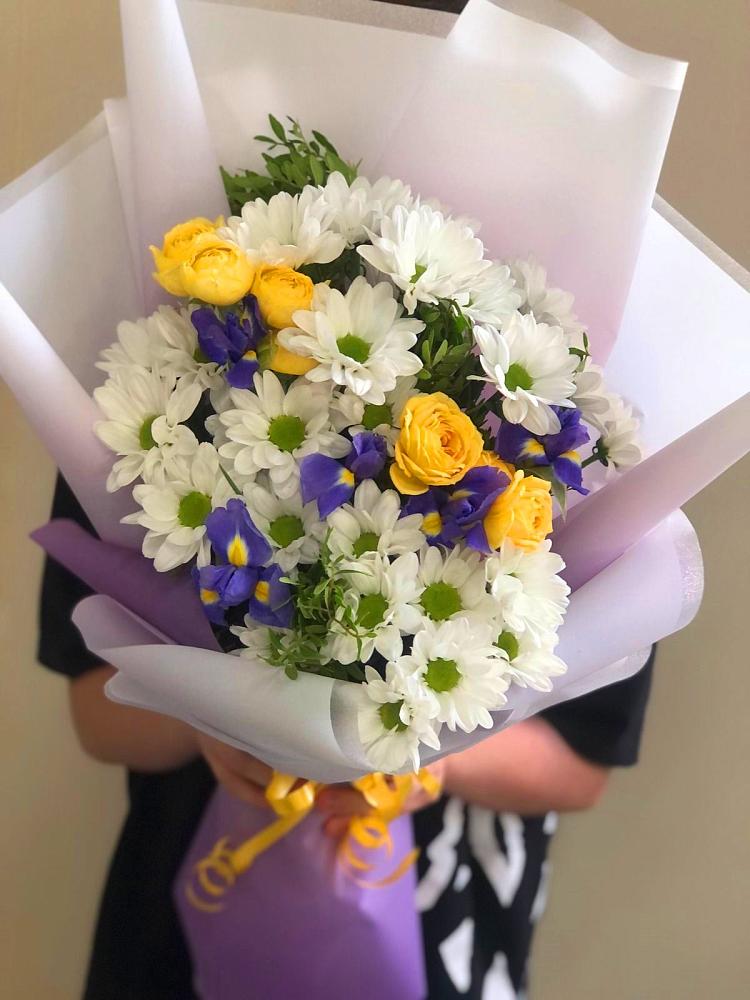 Букет цветов из: Ирисы, Хризантемы и Розы в Волгограде