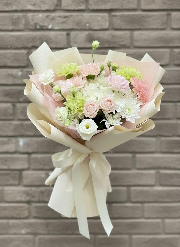 Букет Трепет мечты в Волгограде Букет цветов из: Гвоздики, Розы, Лизиантусы и Хризантемы в Волгограде