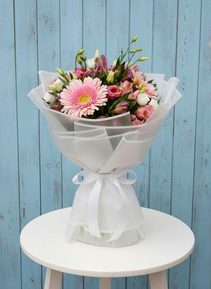 Букет цветов из: Герберы, Альстромерии и Лизиантусы в Волгограде