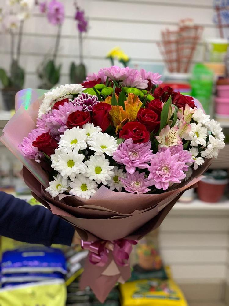 Букет салют цветов в Волгограде Букет цветов из: Розы, Хризантемы и Альстромерии в Волгограде