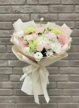 Букет Трепет мечты в Волгограде Букет цветов из:  Гвоздики, Розы, Лизиантусы и Хризантемы в Волгограде