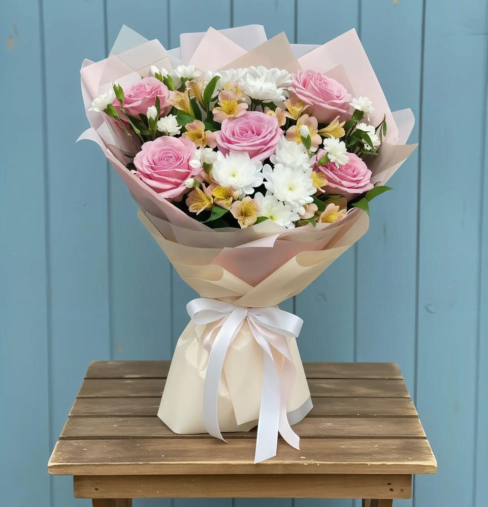 Букет цветов из: Гвоздики, Орхидеи и Розы в Волгограде