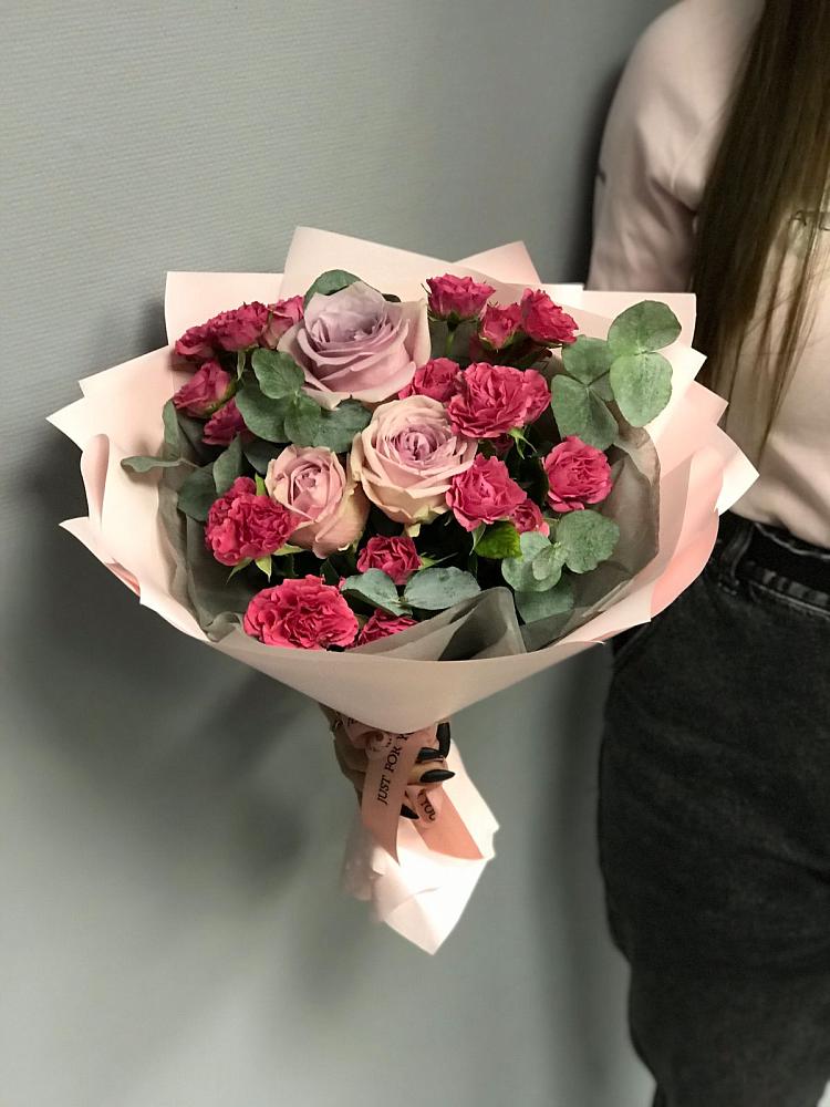 Букет восхищение в Волгограде Букет цветов из: Гвоздики и Розы в Волгограде