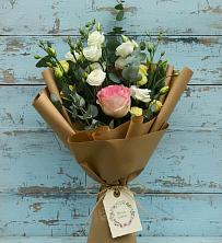 Букет нежный привет в Волгограде Букет цветов из:  Розы и Лизиантусы в Волгограде