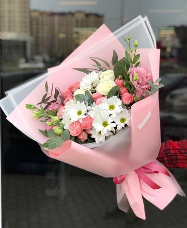Букет цветов из: Розы, Лизиантусы и Хризантемы в Волгограде