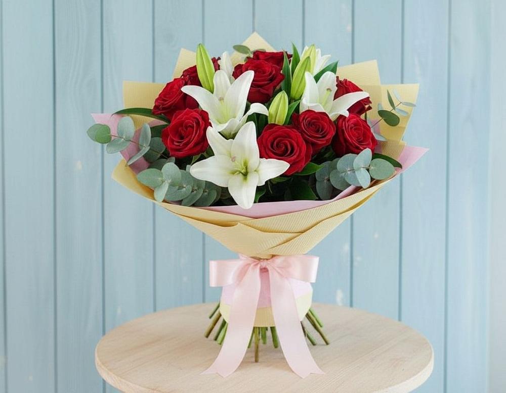 Букет Элегантная гармония в Волгограде Букет цветов из: Лилии и Розы в Волгограде